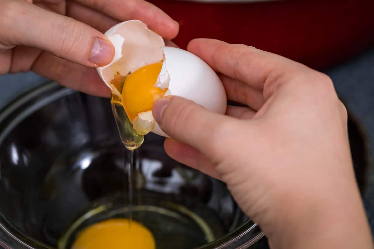Cracking an egg